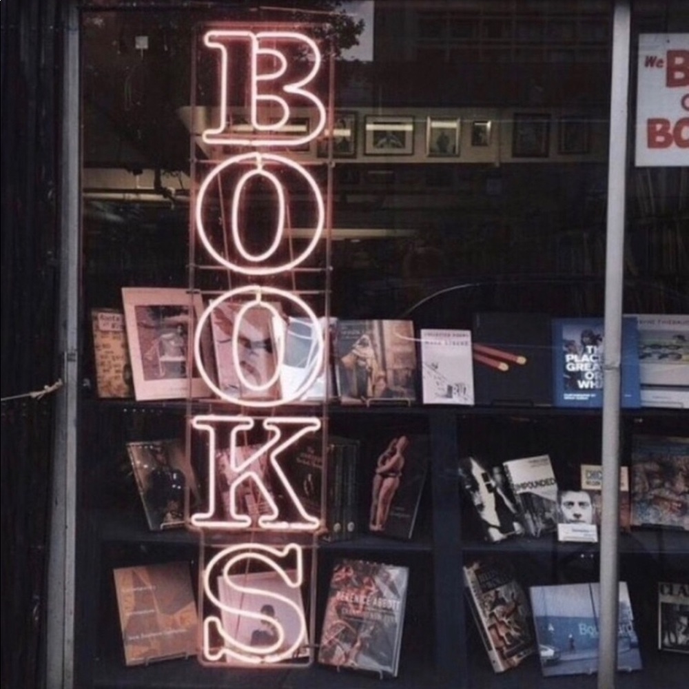 Books!📚📖 Nothing like a good book in your hands!